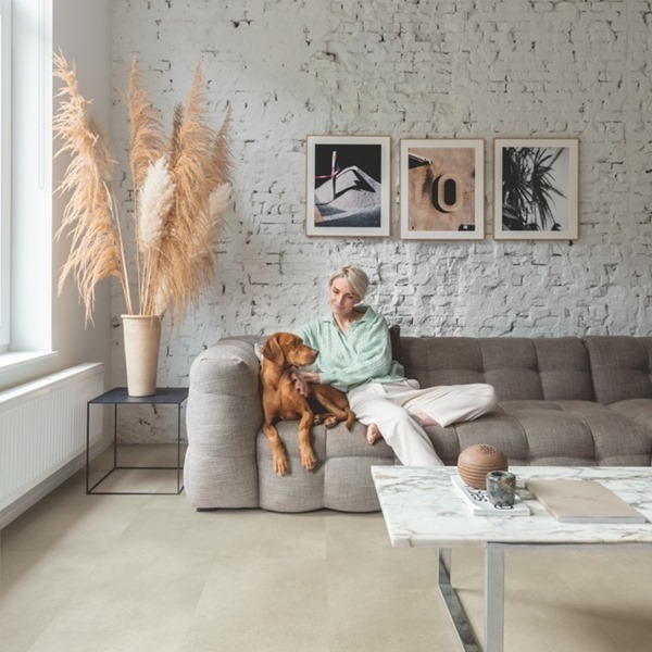 Sfeerfoto van PVC plank click pvc in interieur met QuickStep Illume