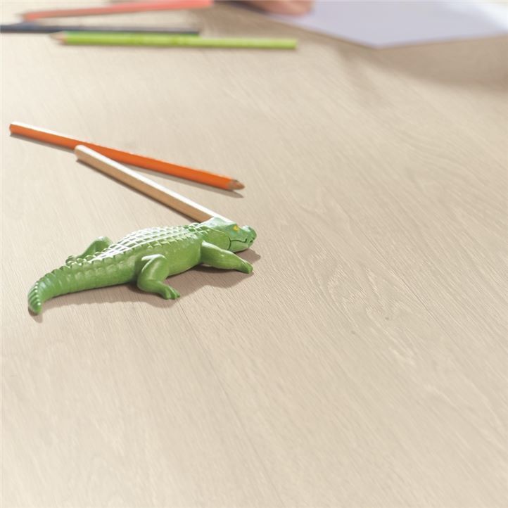 QuickStep Bloom AVMPU40080 Close-up van houtdessin Zeebries Eik Beige PVC plank click pvc met verfijnde afwerking