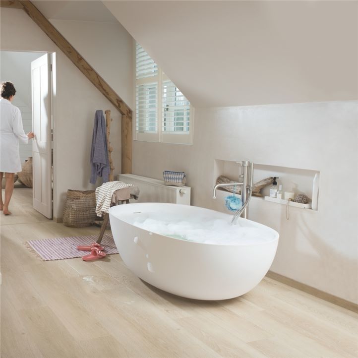 Detail van de kleurtoon en tekening van Zeebries Eik Beige, click pvc