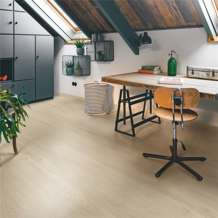 Sfeerfoto van PVC plank click pvc in interieur met QuickStep Bloom