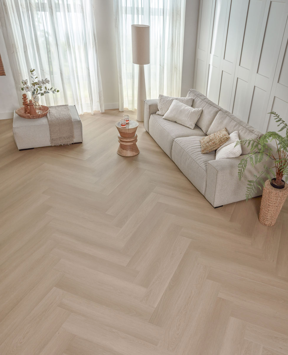 Floer Walvisgraat PVC Zwaardvis Zand FLR-3529 plak PVC visgraat detail van houtstructuur en matte afwerking